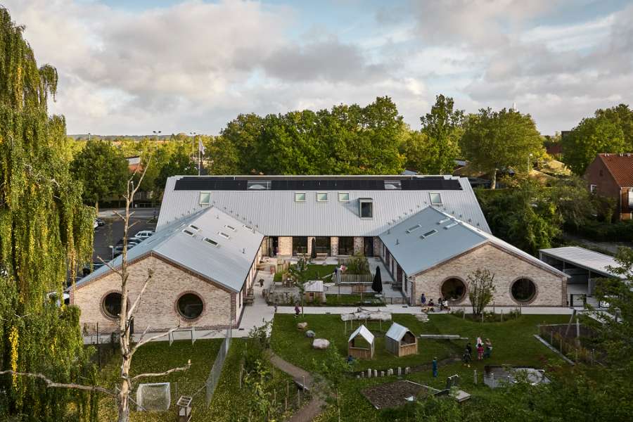 Med stål, træ og genbrugstegl ”CO2-neutraliseres” børnepasningen i Gladsaxe, Børnehuset Egedammen, Klausdalsbrovej 195, 2860 Søborg